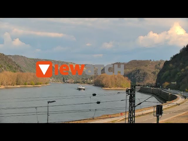 ボッパルト＝ヒルツェナッハ 中ライン渓谷 鉄道・船舶（ヒルツェナッハはボッパルトの一地区で、元ベネディクト会修道院（Probstei）で有名な集落。ローレライの岩から約7kmのユネスコ世界遺産・上部中ライン渓谷の絶景ポイントで、ライン川を行き交う船舶と沿岸を走る鉄道を同時に楽しめるスポッティングカメラ）