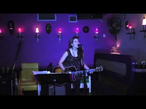 NICOLLE CHIRINO EN PURDY LOUNGE OPEN MIC 06 12 2013