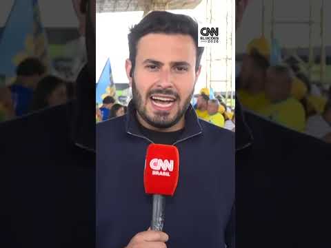 Flávio Bolsonaro participa de motocarreata em SP na véspera do 1° turno