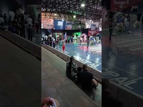 olha aí pessoal mostrando pra vcis um dia de formatura dos alunos do  colégio de Antônia Paraná