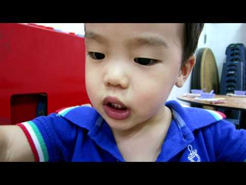 Ethan sings "wo de peng you zai na li"