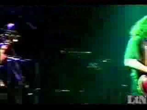 Videoclip de Falls Back On — Nickelback