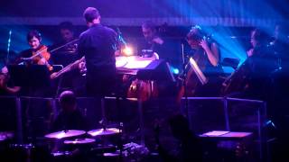 ARCHIVE + orchestre symphonique : Organ song (Live), Paris, Le Grand Rex, 5 avril 2011