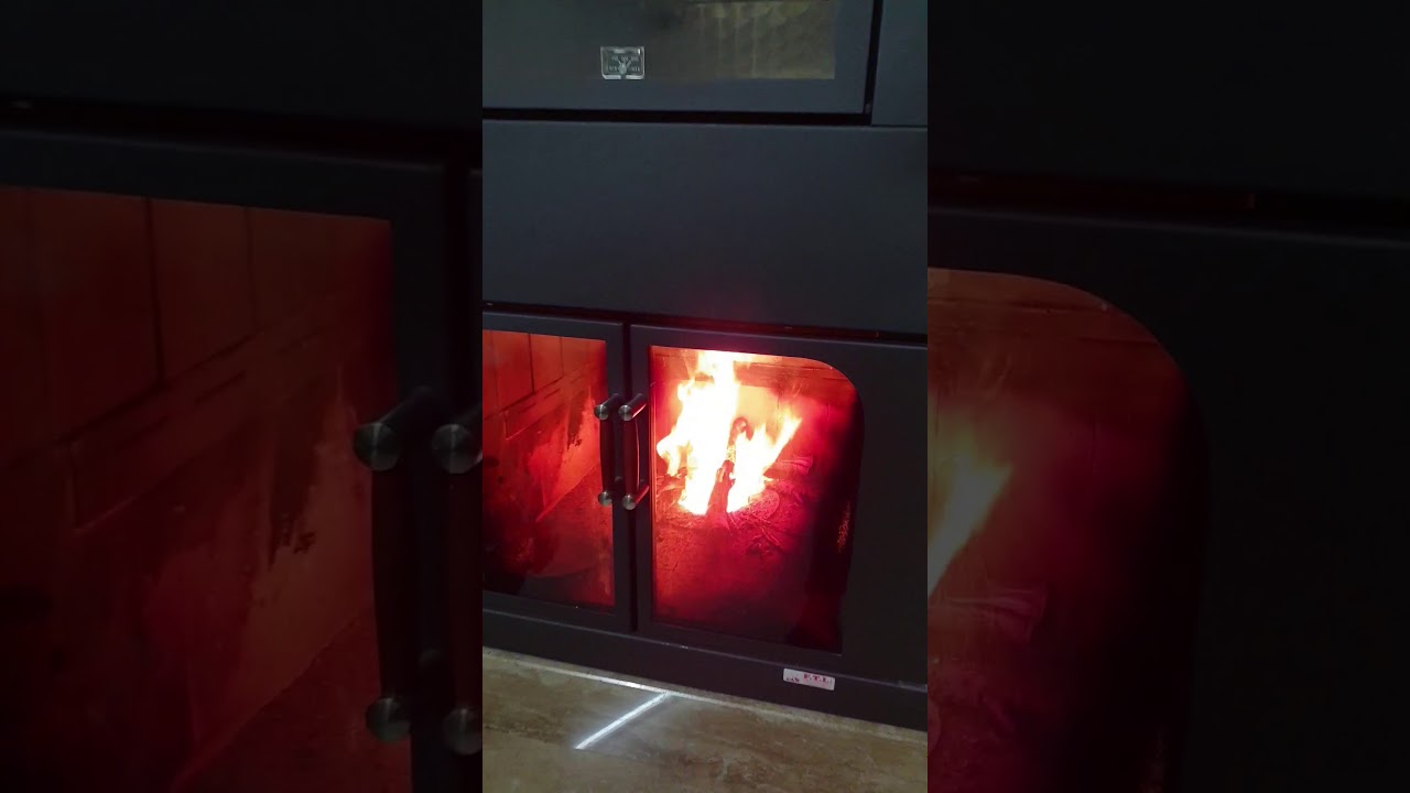 accensione mista legna e pellet,forno a 300°C , termocamino con forno Genius combinato legna pellet