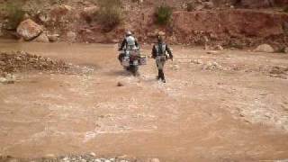 preview picture of video 'GR2MA 2009 - Morocco Adventure - river'