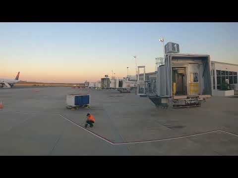 4K - Delta Boeing 717-200 Landing in Gainesville, Florida - w/ Air Traffic Control Audio