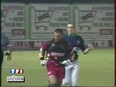 LENS - LYON 1995 : CRACHAT SUR PASCAL OLMETA