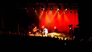 Paul Kelly (accompanied by Dan Kelly): Sydney From a 747 (Red Hill Auditorium, April 25, 2011)