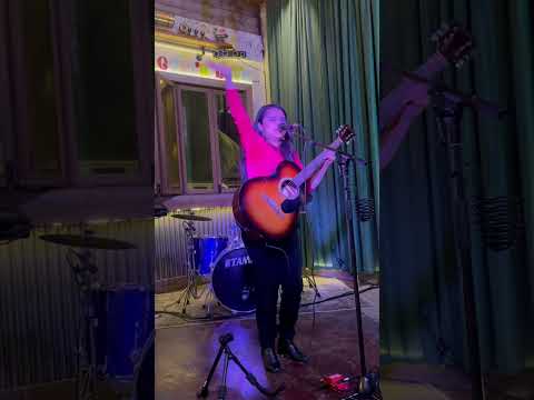Video: MONICA LARREA @ THE COLLECTIVE