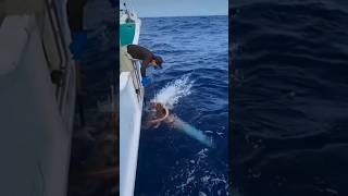 Gigantic squid attacks big squid #fishing #viral #fyp IG @daisan_ryuramaru
