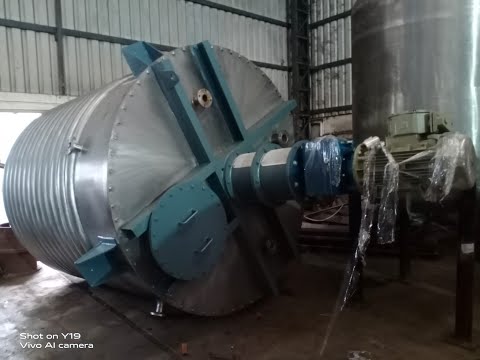 Mixing Vessel With Agitator