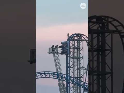 Texas roller coaster malfunctions. See firefighters rescue riders.