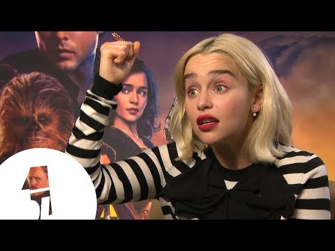"Oi! Khaleesi!": How NOT to ask Emilia Clarke for a selfie