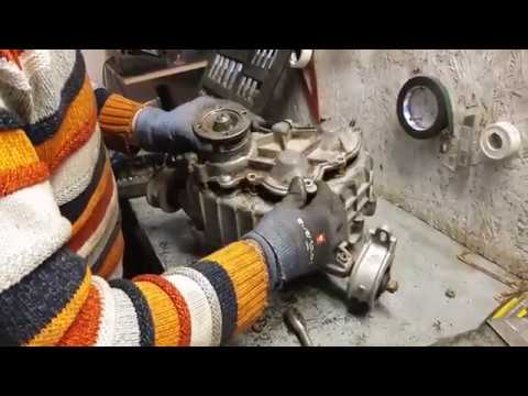 Фланец раздатки нива 21213. Понижающий ряд в раздатку на ниву. Крышка раздатки 33081. Люфт карданного вала нива. Промвал нива 2121.