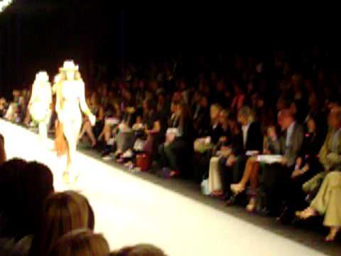 Parah noir: sfilate primavera estate 2010