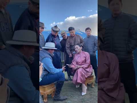 Монгольская традиционная игра Дэмбээ.