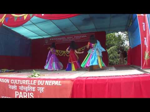 Yeti dherai manche haru ko bhid ma dance