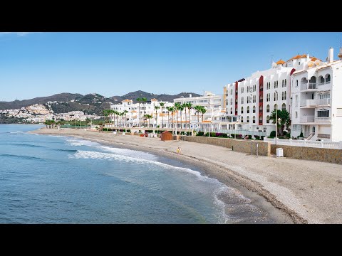 Playa El Chucho en Nerja, Málaga