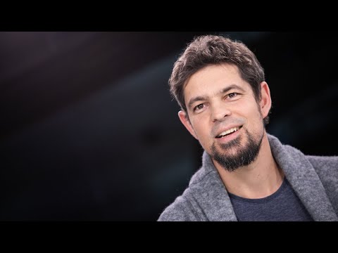 Delfi premjeroje - Daddy Was A Milkman naujausio kūrinio vaizdo klipas