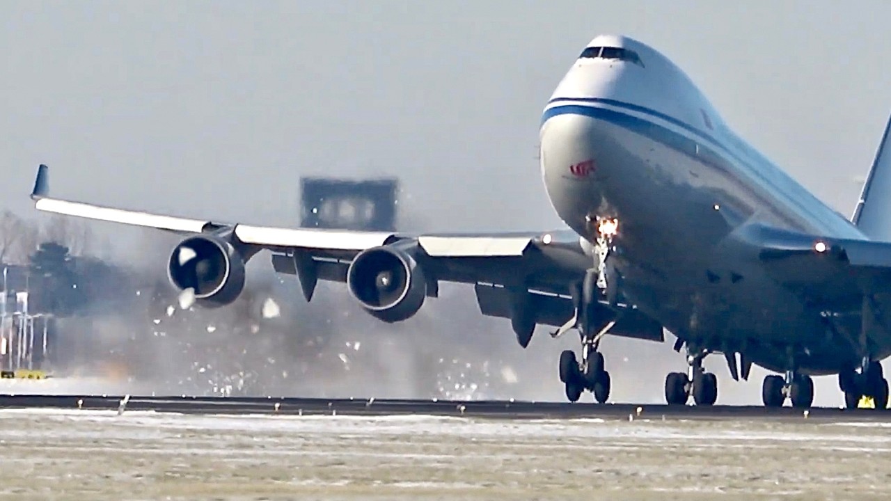 747 Jet Blast Hits Ice Blocks