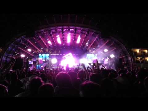 Nicky Romero @ Ushuaiai playing Showtek - Booyah