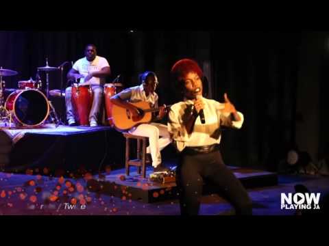 GiHRL - Press Play / Love (MashUp)