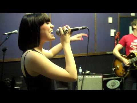 JESSIE J 'WHOSE LAUGHING NOW' REHEARSAL