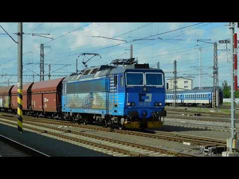 Lokomotiva 163.257 na nákladním vlaku v Olomouci