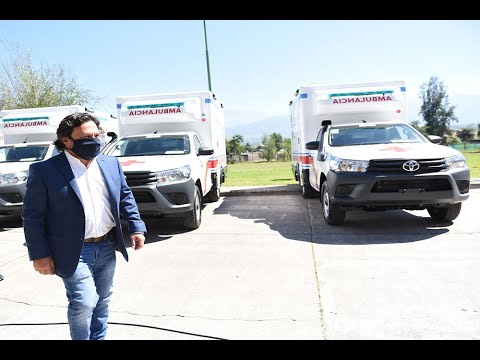 Sáenz entrega ambulancias a hospitales del interior