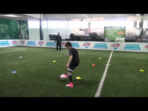 Fussballtraining für Schnelligkeit Koordination Technik und Reaktion