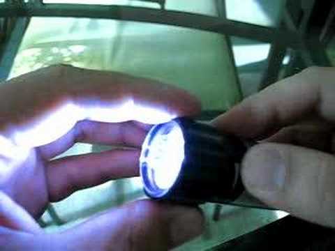 3-LED Dynamo Battery-free Flashlight (Lanterna de Dínamo)
