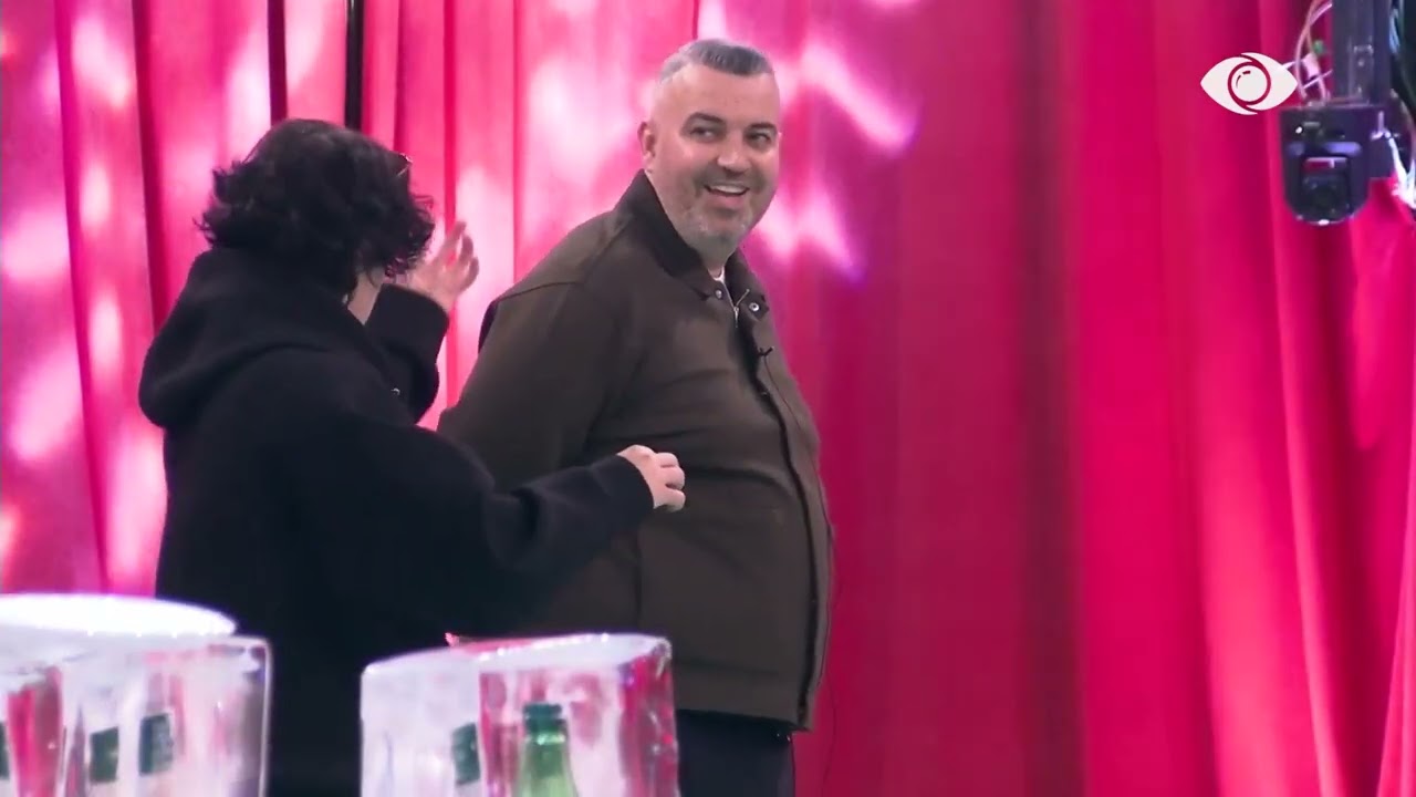 Ti je non grata…/ Rogerti i drejtohet Artanin: Njerëzit që nuk kanë nënë e babë…