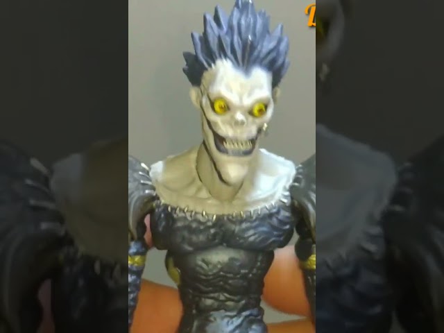 Vídeo relacionado con BARRADO Peluche de los Personajes de Death Note - 28 Centímetros - Light Yagami, L, Ryuk - Calidad Super Soft (Ryuk)