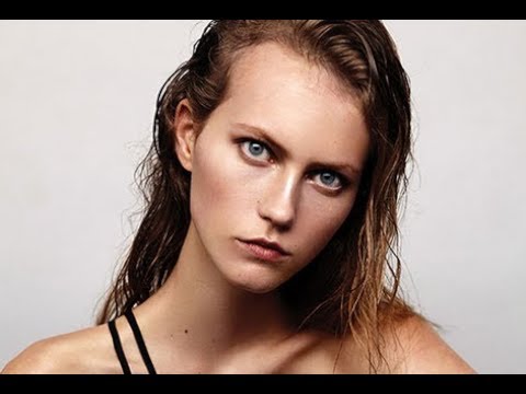 JULIE HOOMANS Model 2019 - Fashion Channel