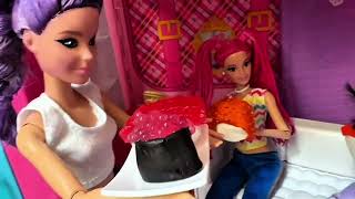 🍣 Rumi Aprende a Fazer Sushi | Aventuras das Bonecas