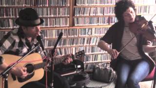 Carrie Rodriguez and Luke Jacobs - I Don't Mind Waiting