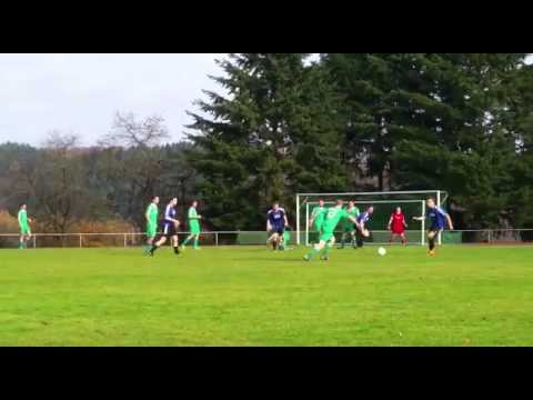 Fußball fail Kreisliga Kopfschuss
