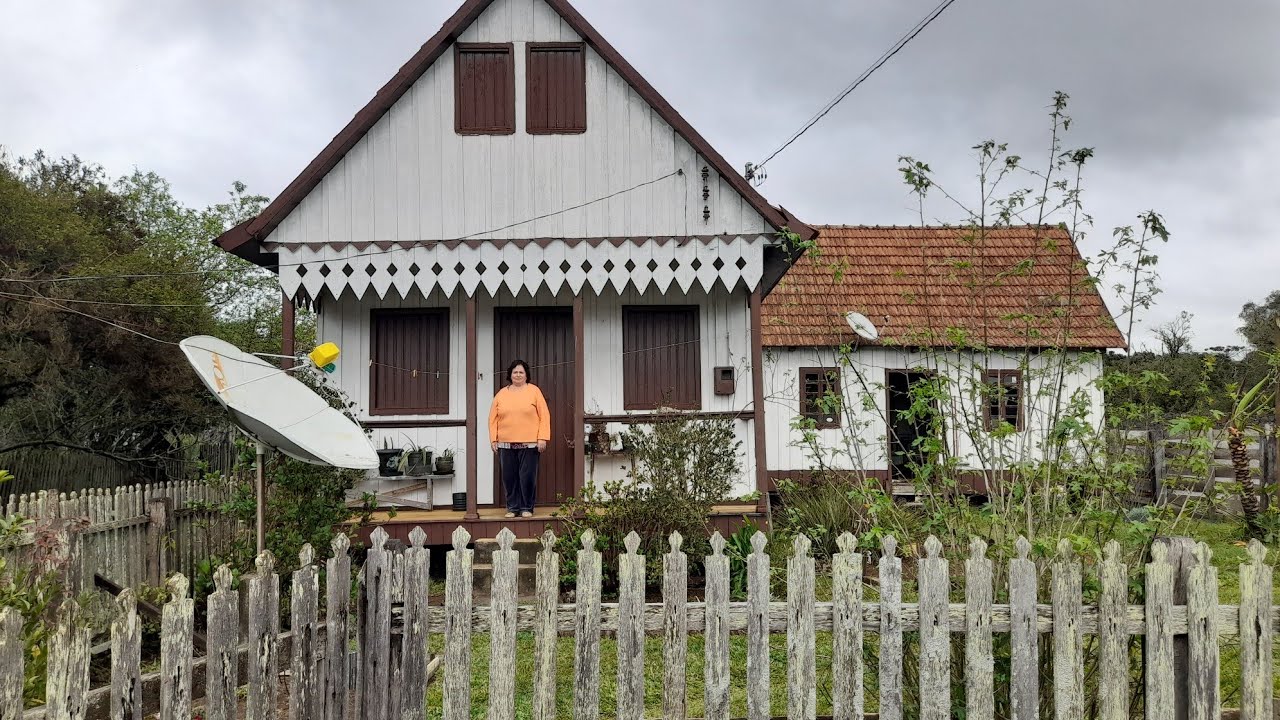 MULHER 76 ANOS DORME NO QUARTO DA CASA EM QUE NASCEU