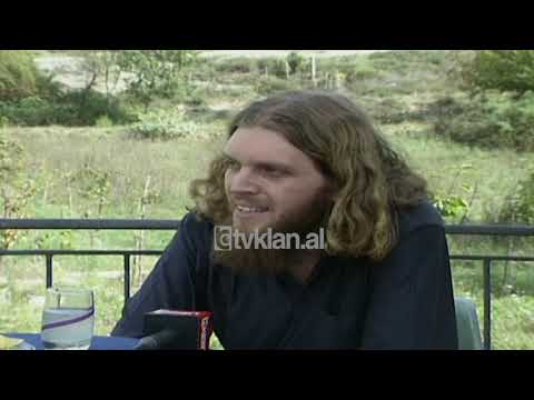 Ervin Hatibi, nje nga te rinjte ne Shqiperi qe ka perqafuar besimin islam - (25 Shtator 2001)