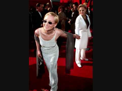 download lagu mp3 mp4 Anne Hathaway And Ellen Degeneres Relationship, download lagu Anne Hathaway And Ellen Degeneres Relationship gratis, unduh video klip Anne Hathaway And Ellen Degeneres Relationship