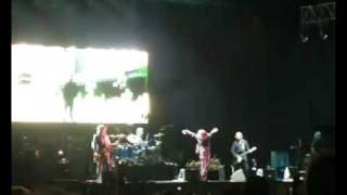 R.E.M - Man-Sized Wreath  (Lima, Peru)