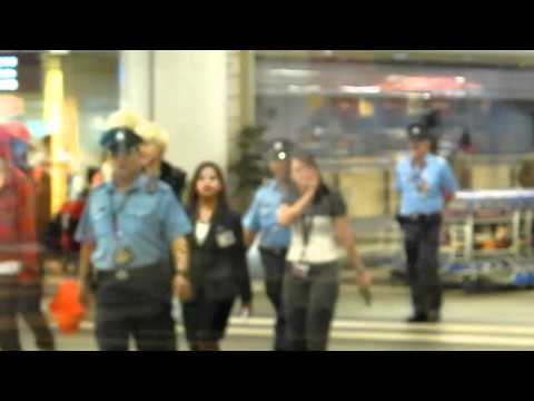 [Fancam] 120322 B.A.P 비에이피 Arrival in Singapore 3
