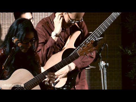 Indra Lesmana Keytar Trio ft. Endah N Rhesa - Melupakanmu @ Mostly Jazz in Bali 08/01/2017 [HD]