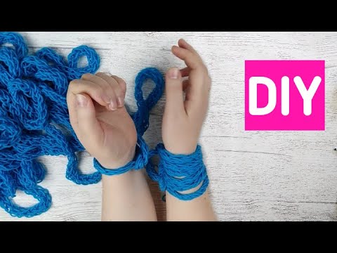 ШАРФ-СНУД НА РУКАХ! Вяжем без спиц и крючка из обычной пряжи / Knitted scarf on the hands
