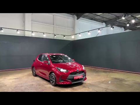 Toyota Yaris 1.5 HYBRID - ALLOY WHEELS- REAR CAMER - Image 2