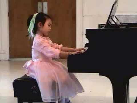 Minuet 3 from "Notebook for Anna Magdalena Bach", Piano by Jennifer Liu