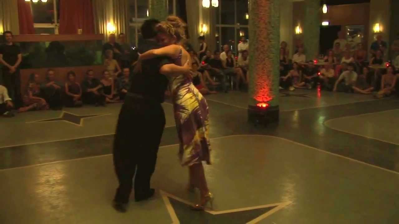 Noelia Hurtado y Carlitos Espinoza - La Bruja Amsterdam (1 & 2)