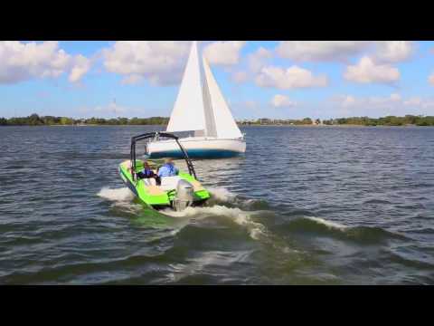 Powerboat vs Sailboat