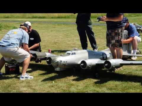 B-17 start up at War Birds over Detriot RC Airshow