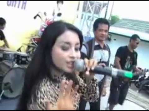 kebelet Yanto feat Tutus Monica om mahkota tropodo